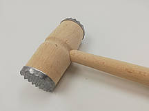 Дерев'яний молоток для відбивання м'яса.