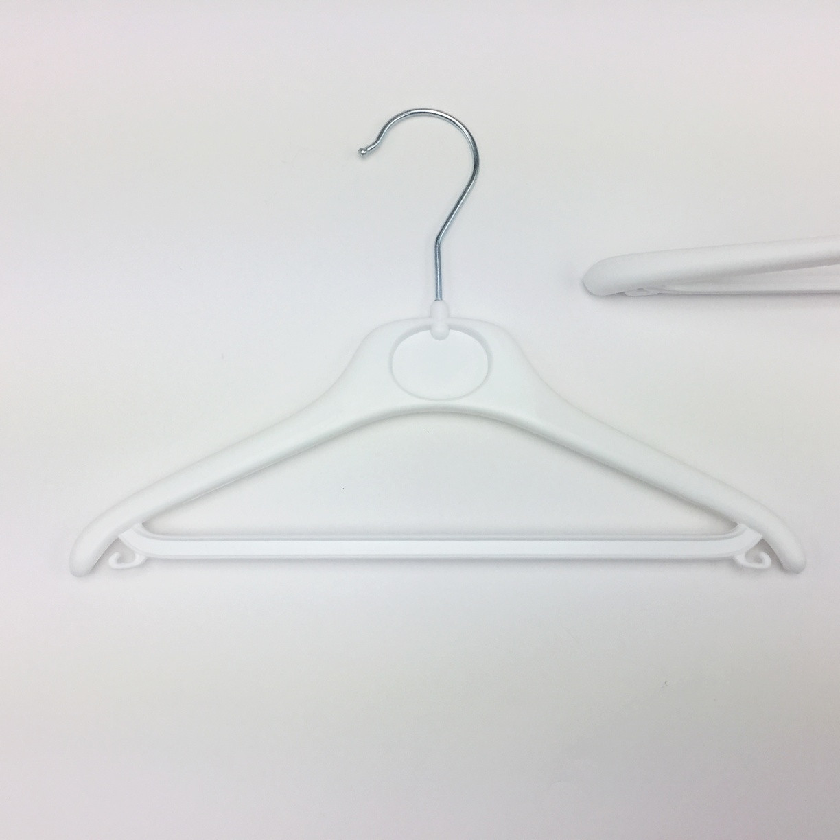 Дитячі вішаки для одягу пластикові W-DY30 білого кольору, довжина 300 мм