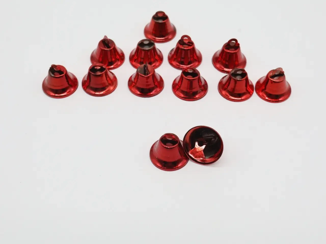 Червоні металеві дзвіночки для прикрашання одягу, декору та сувенірів розміром 22 мм