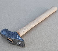 Молоток слесарный с деревянной ручкой 0,3 кг