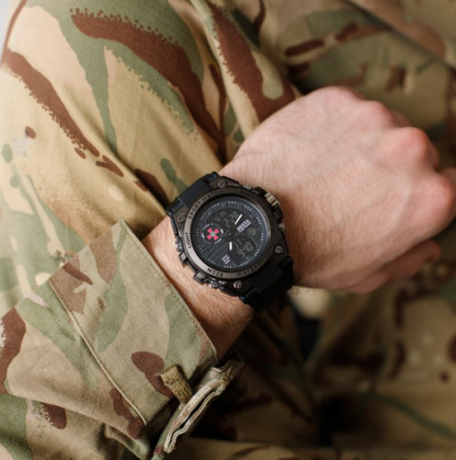 Тактичний сучасний військовий водонепроникний годинник з українською символікою для військовослужбовців
