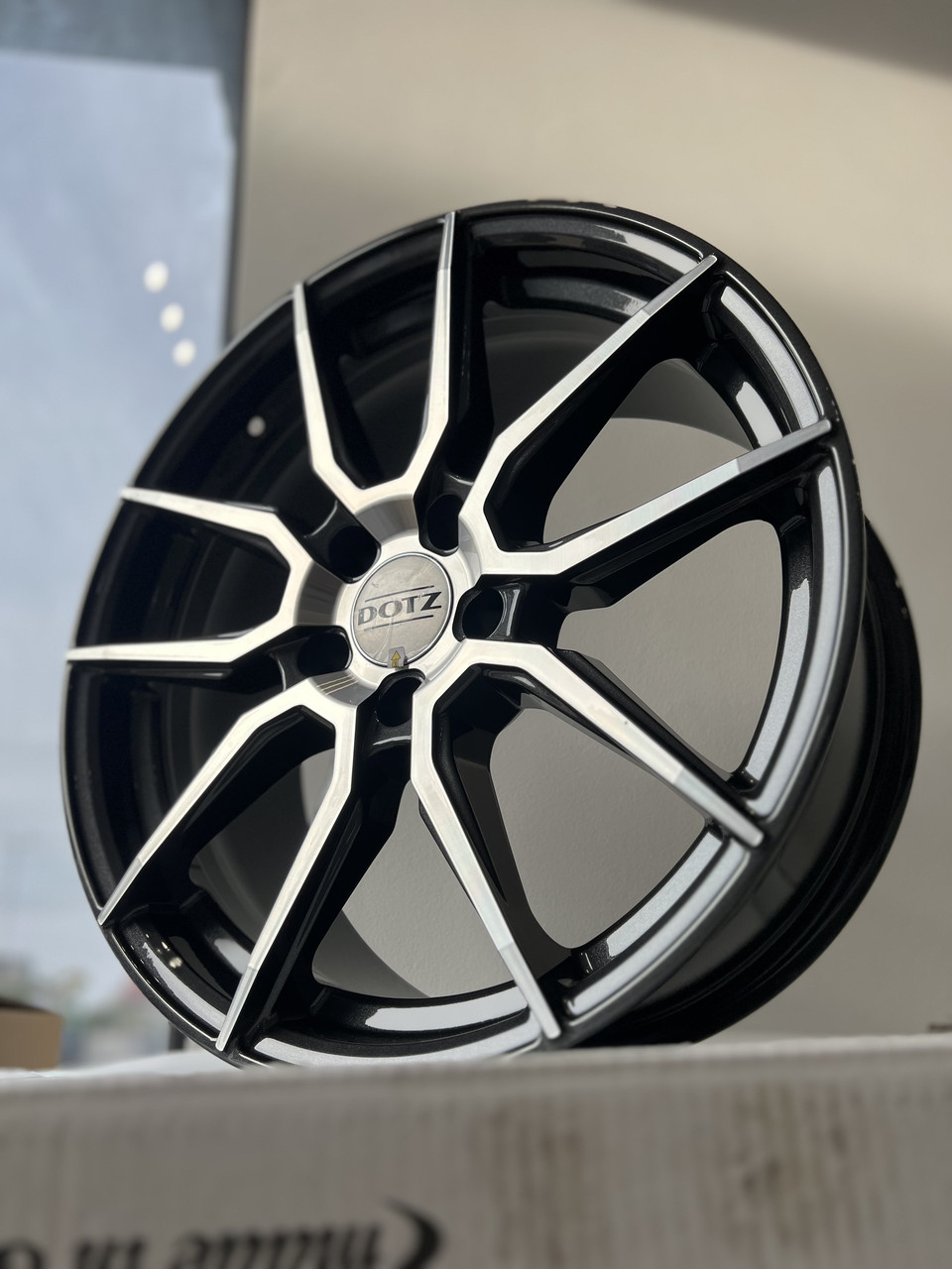 dヒッツ Литі Диски Dotz Misano 8x18 5x112 ET35 DIA70,1 (gun metal polished