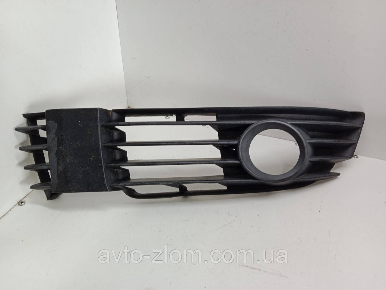 Решітка бампера, протитуманки ліва Volkswagen Passat B5+, Пассат Б5+. 2000 - 2005. 3B0853665L.