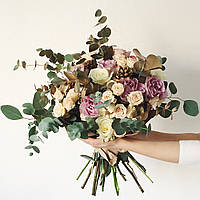 Весільний букет-розпепиш із троянд і евкаліпта