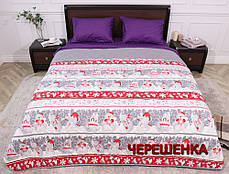 Новорічне полуторне стьобане покривало 160х220 см Сніговички байка / мікрофібра сіре з червоним, фото 2