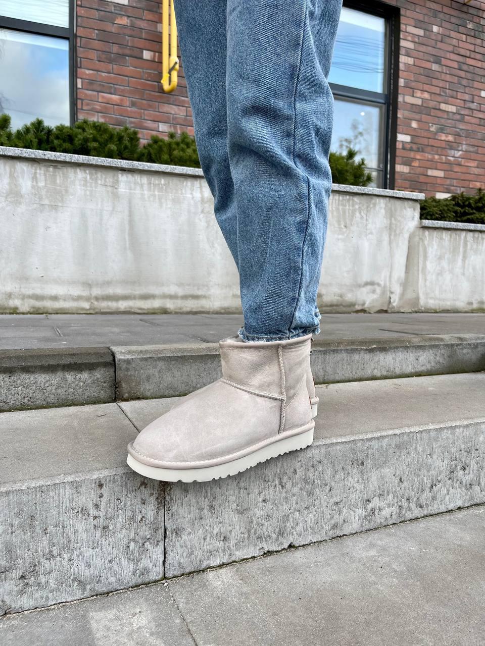 Ugg light grey deals