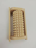 Дерев'яний масажер для ніг.