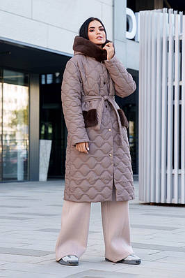 Жіноче зимове стьобане пальто мокко з хутром