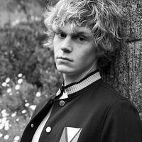 Evan Peters / Еван Пітерс