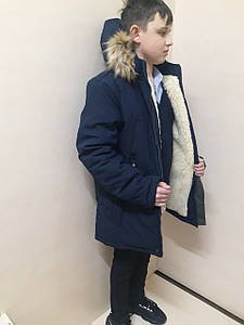 Подовжена зимова куртка пуховик пальто на овчині для хлопчика синя р.134-164