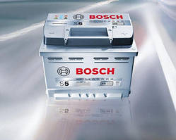 Акумулятор автомобільний Bosch S5 прав[+] 12 V 61 Ah 600A (242*175*175)