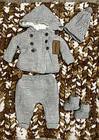 Демисезонный комплект на выписку для новорожденного белый плед и костюм с шапочкой и пинетками