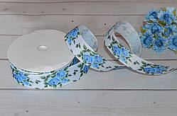 Репсова стрічка біла Квіти блакитні 2.5 см (бобіна 18 м).
