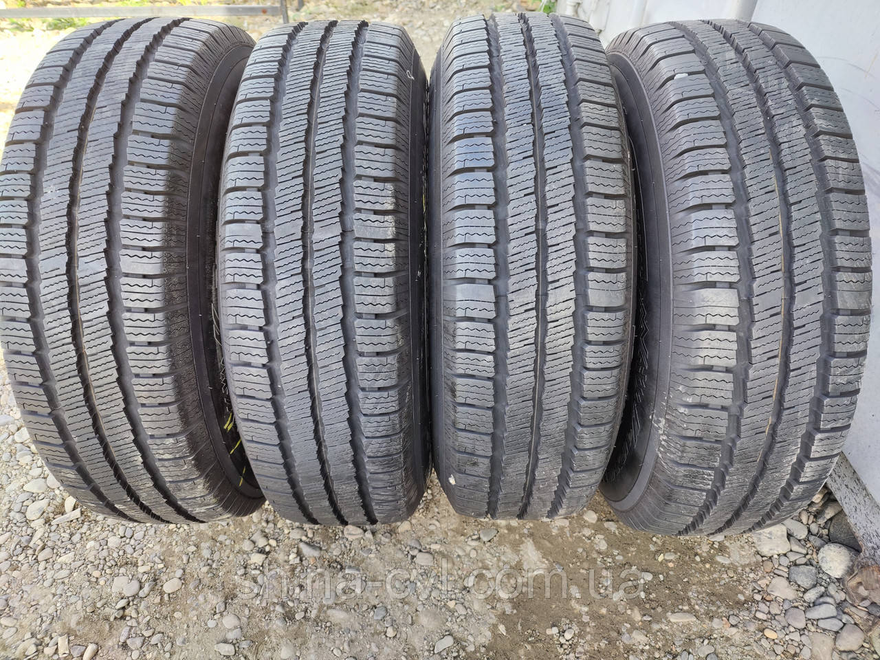 Зимова вантажна гума 225 75 R16C 121/120R GT Radial Maxmiler WT2 Cargo