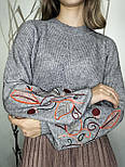 Жіноча ошатна кофточка - светр з вишивкою на рукавах, фото 6