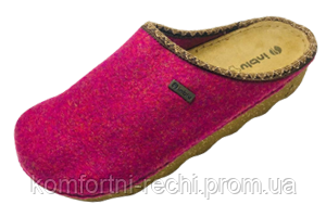 Домашні тапочки з фетру для жінок з металевим логотипом Inblu, рожеві плескання з контрастною зубчастою тасьмою та замшевою анатомічною устілкою на невеликій поліуретановій танкетці з хвилястою підошвою.