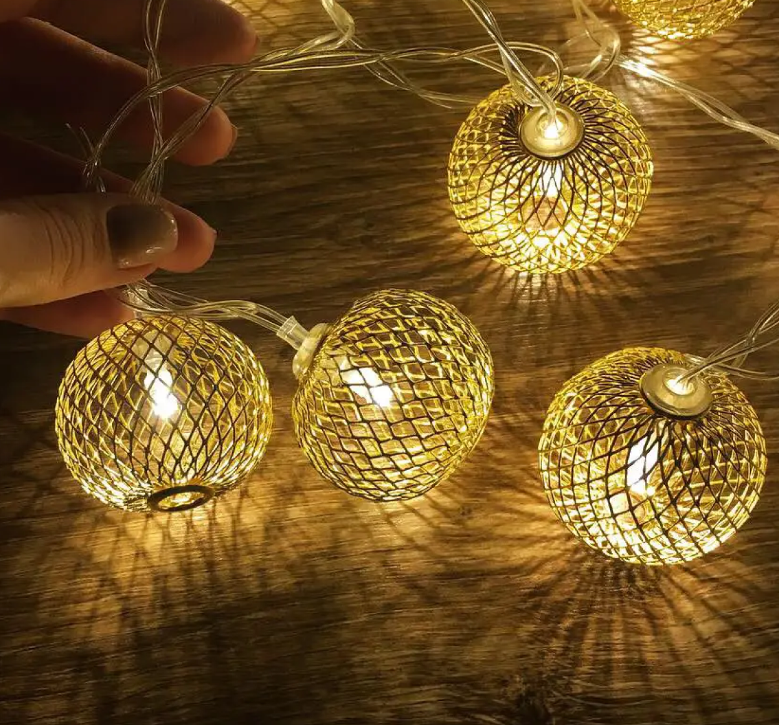 Світлодіодна гірлянда з золотими кульками "Сітка-сфера" 20 LED, 5м + перехідник, 220V, IP44, Теплий білий