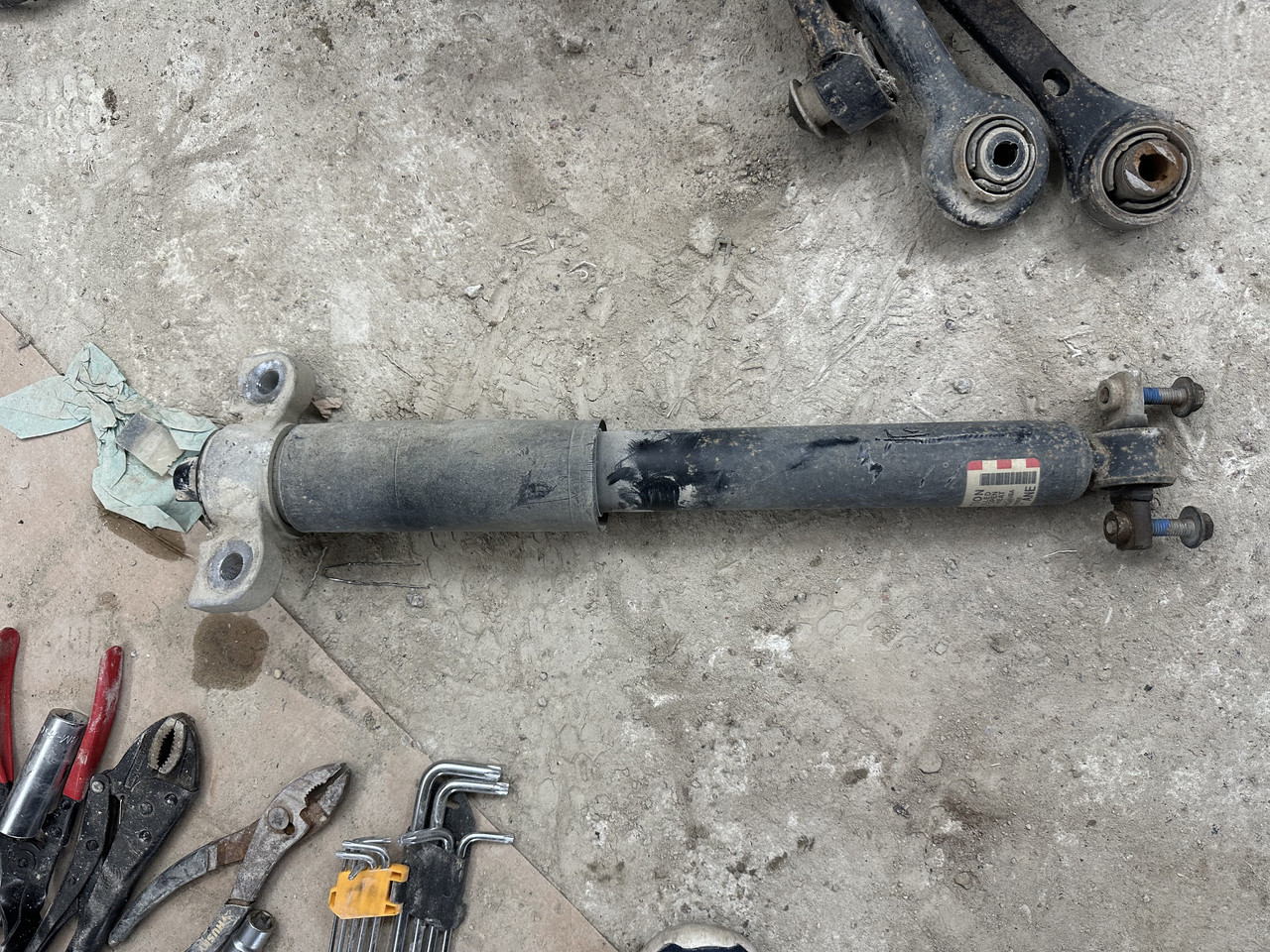 MK2 Амортизатор задній правий Ford Edge 2.0 FWD 2015-2018 дорест б/у оригінал, фото 1