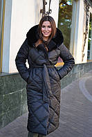 Утепленное стеганое женское зимнее пальто итальянская плащевка с меховой отделкой воротника с капюшоном черное