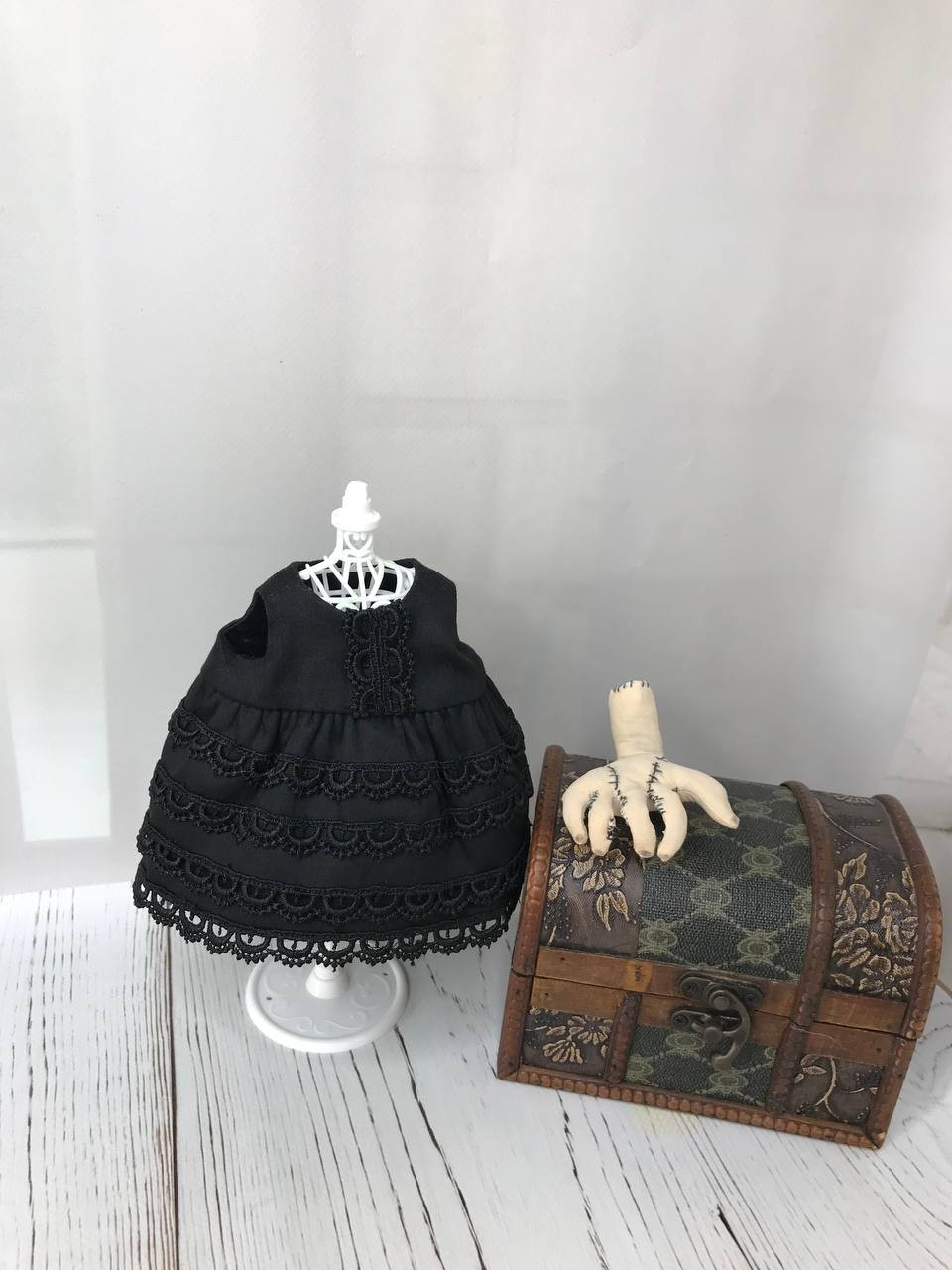 Авторская текстильная кукла для девочек ручной работы интерьерная Wednesday Addams Венсдей 24см - фото 3 - id-p2001490386