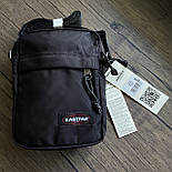 Чоловіча сумка через плече месенджер Eastpak THE ONE Country Beige EK04519O чорна. Живе фото, фото 3