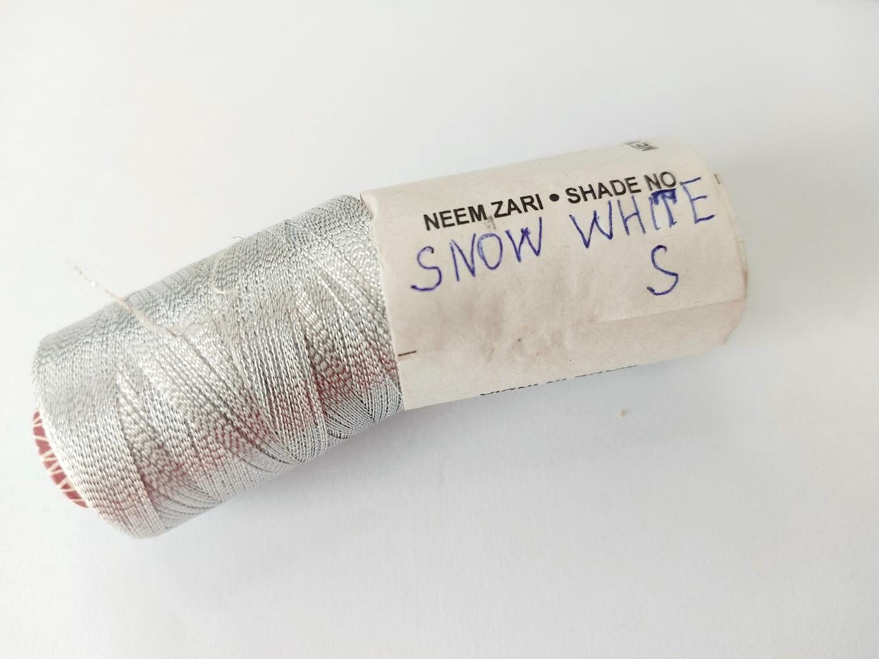 Нитки шовк штучний, для ручної і машинної вишивки, 23 грам. Срібляста люрексова на білому