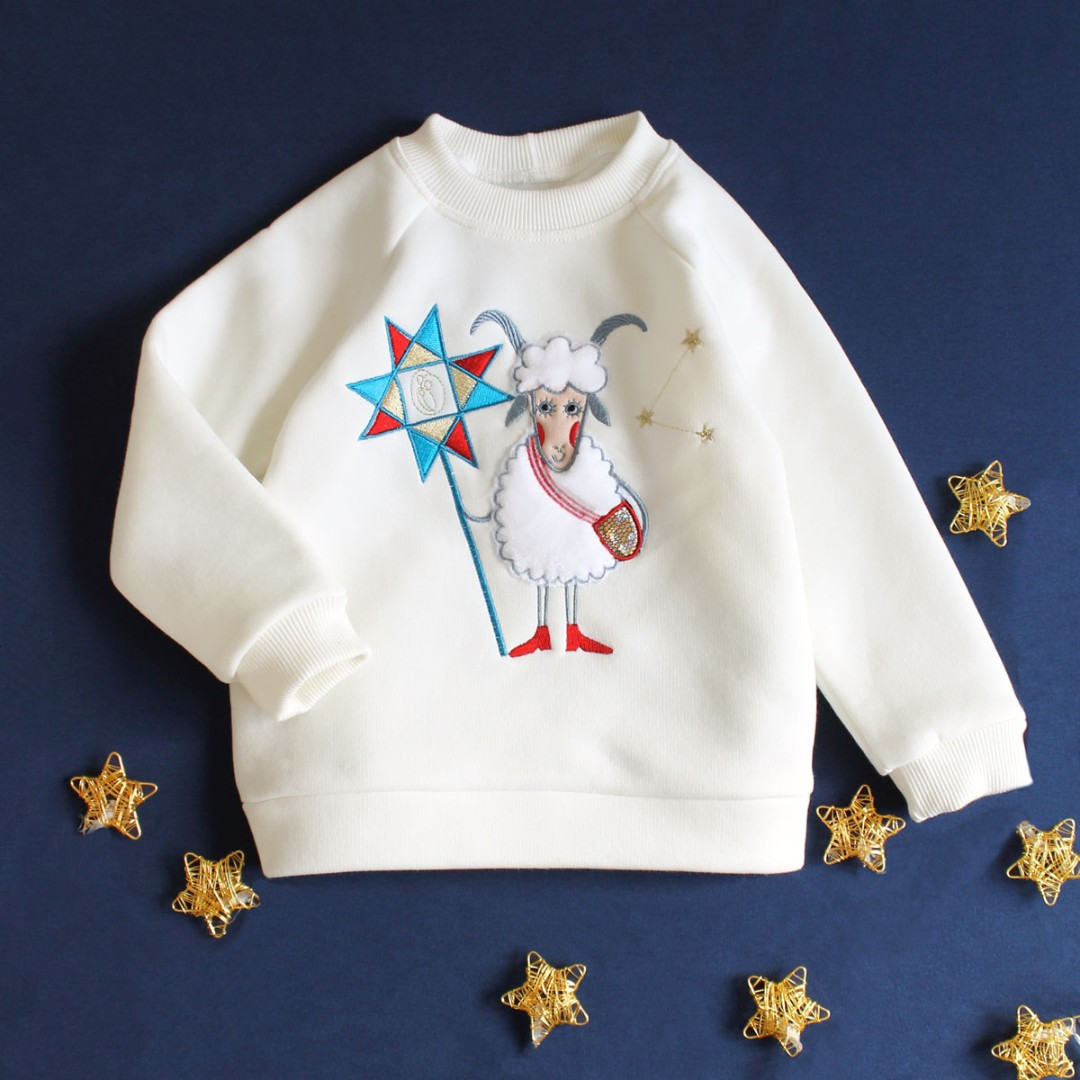 Дитячий світшот з різдвяною аплікацією Коза-колядник дівчинці, фото 1