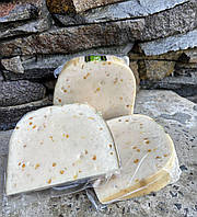 Твердий сир із козячого молока Geitenkaas Fenegriek ваговий із пажитником і горіхово-грибним ароматом