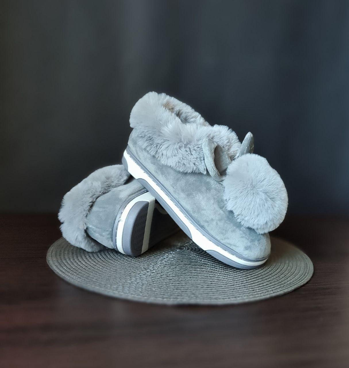 СІРІ автоледі з пумпоном і з вушками з опушкою на двоколірній високій плоскій підошві екозамша сліпони жіночі