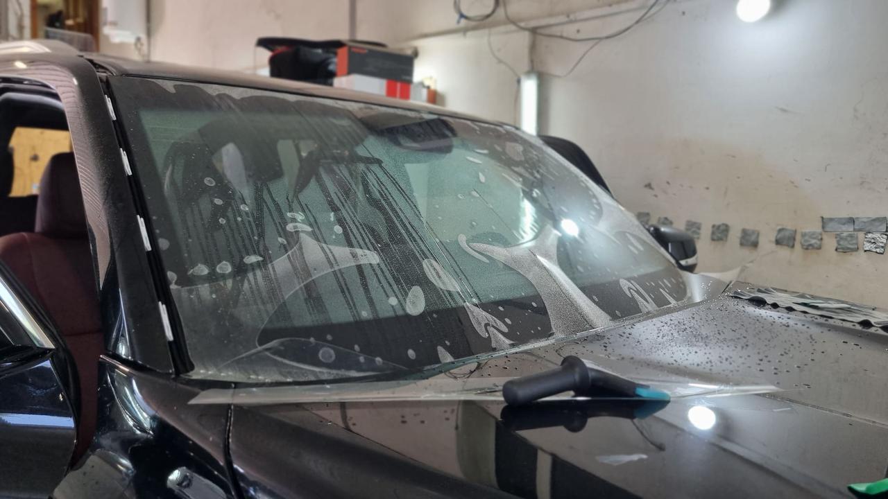 Пленка для защиты лобового стекла WindshieldShield WSS бронепленка на лобовое автомобиля гидрофобная 1.2 м - фото 7 - id-p1207293961