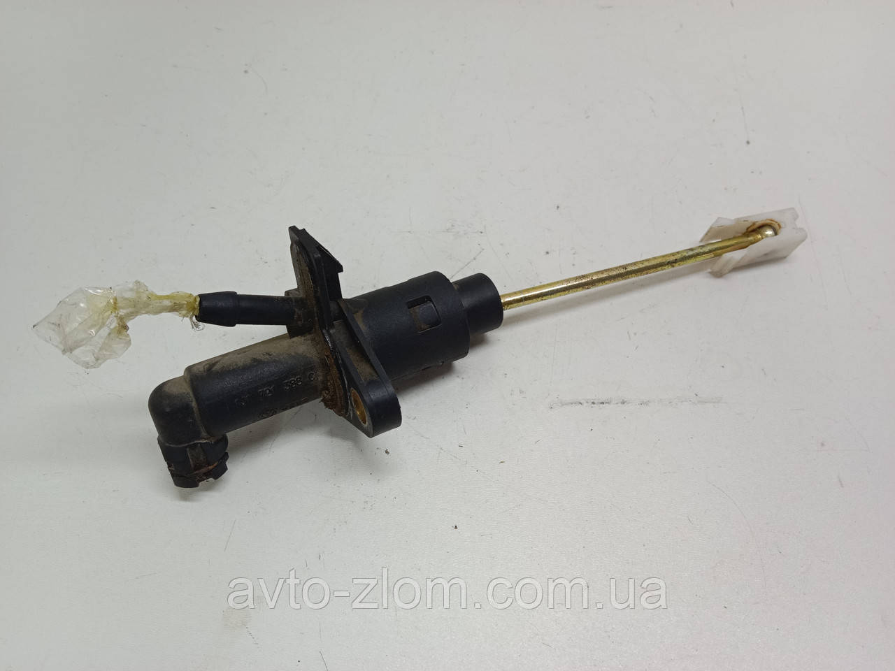 Головний циліндр зчеплення Volkswagen Golf 4, Skoda Octavia. 1J1721388C.