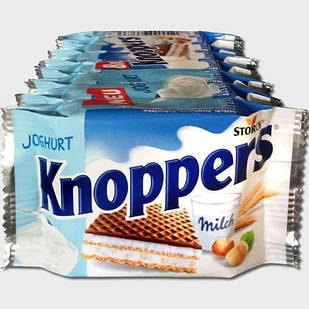 Вафлі Молочно-Горіхові Кноперс Сторк Knoppers Storck Milk Hazelnut Joghurt 8*25 г Німеччина