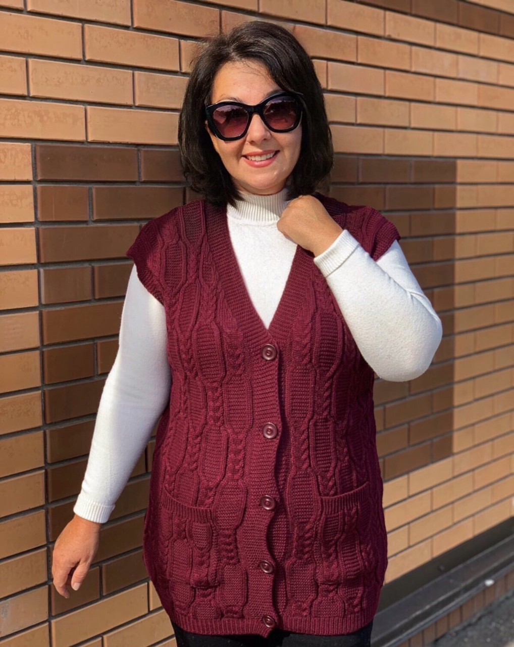 Жіночий жилет-безрукавка в'язаний бордовий ( з 50 по 64 розмір )