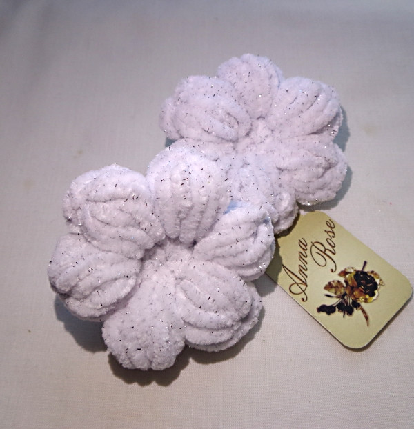 Гумка для волосся ручної роботи "Біла квіточка"-купити-в інтернет-магазині AnnaRose