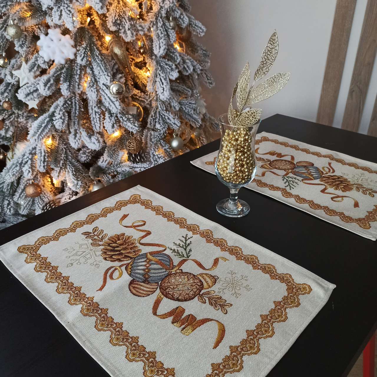 Новорічна гобеленова серветка підкладка під тарілку з золотим люрексом Казкове Різдво, Набір з 2 серветок ланчматів.