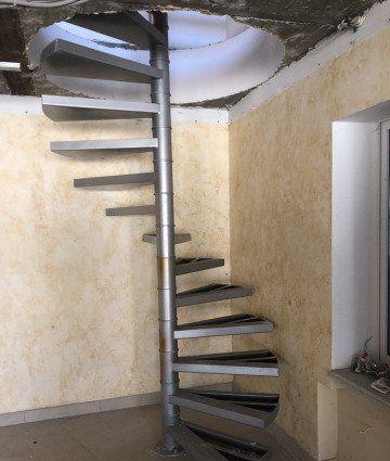 Лестница из металла с перилами винтовая на больцах - фото 4 - id-p2003064638