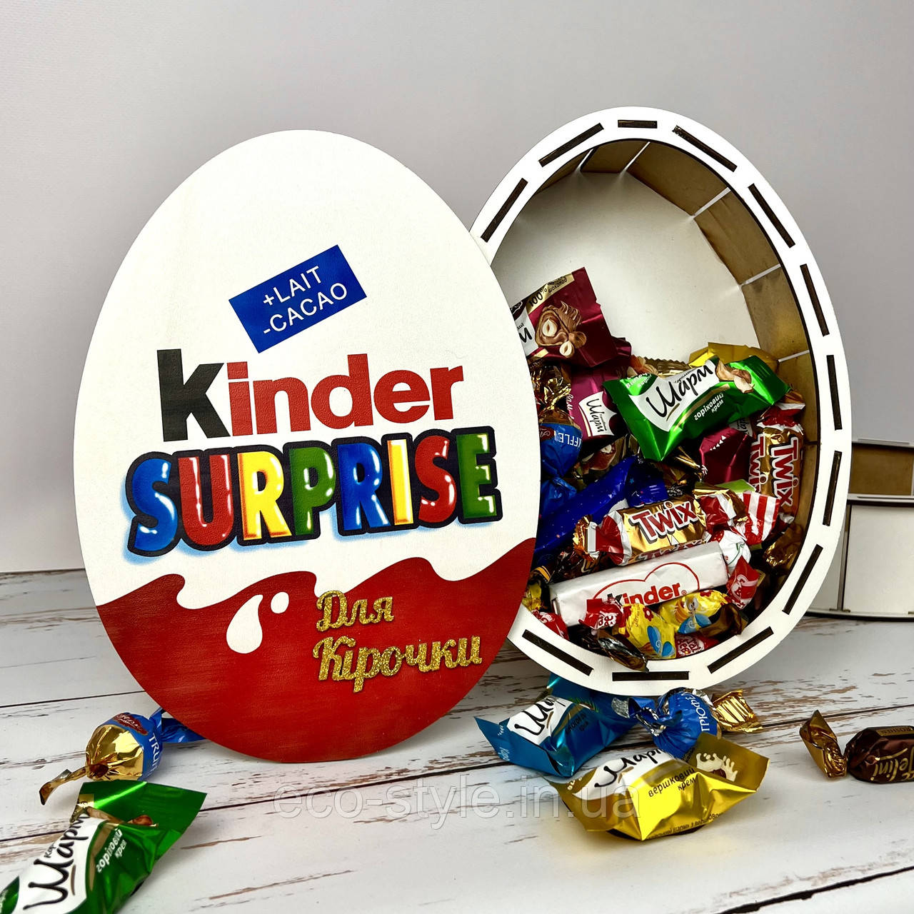 Подарункова коробка "Кіндер" з ім'ям 25 см. Іменний Бокс для цукерок на Новий рік. Коробка для цукерок, фото 1