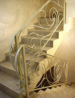 Металлическая лестница для офиса