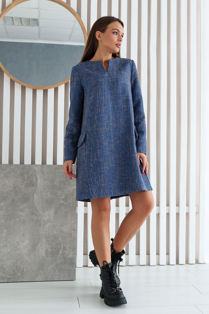 Свободное короткое демисезонное платье Мэдди из ткани шанель 42-56 размеры синее 52 - фото 1 - id-p2003097279