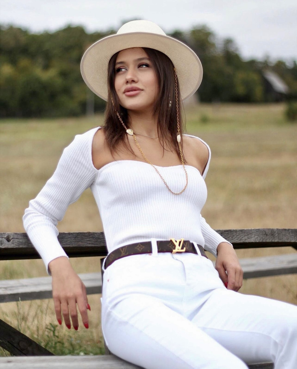 Светр жіночий білий відкритий локшина модний