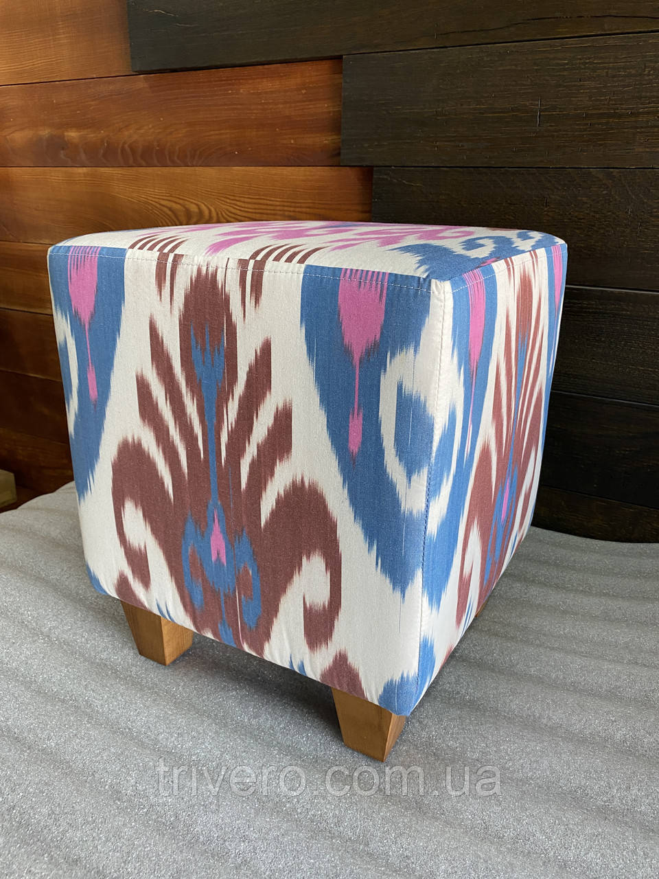 Квадратний пуф з дерев'яними ніжками, фото 1