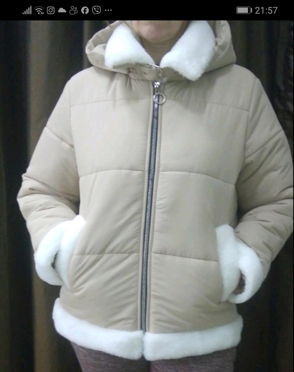 Куртка жіноча зимова бежева молодіжна з капюшоном.
Розмір 50.
Оздоблення екохутра.
