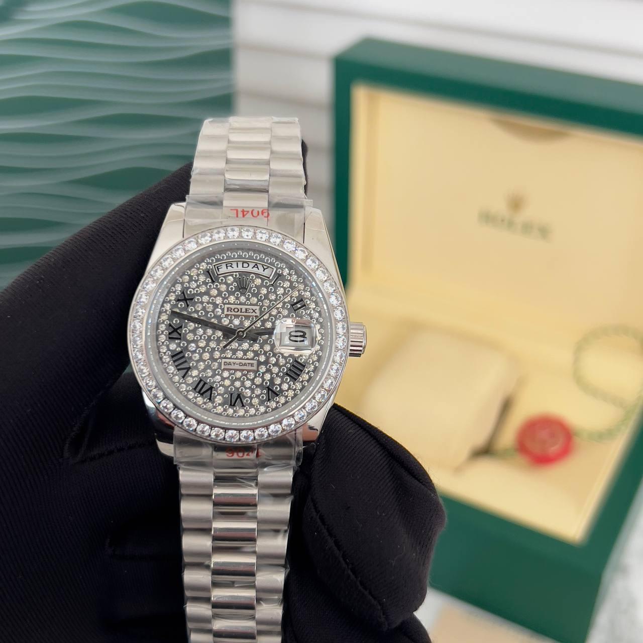 Елегантний наручний годинник Rolex 36 mm Day — Date Silver Diamond