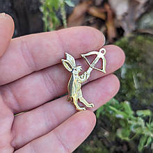 Заяць з арбалетом, Победоносный заяц бейдж брошь