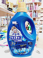 Суперконцентрированный кондиционер для стирки Pigeon Rich Perfume Signature Signature Ice Flower 2л (Корея)