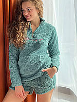 Женская тепленькая пижамка / одежда для дома Комплект состоит из кофточки и шортиков.