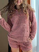 Женская тепленькая пижамка / одежда для дома Комплект состоит из кофточки и шортиков.