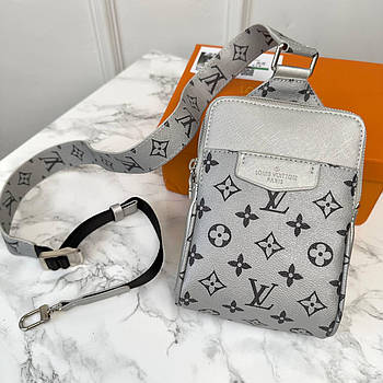 Чоловіча нагрудна компактна сумка-слінг Louis Vuitton Outdoor