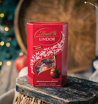 Цукерки Lindt Lindor (молочний шоколад) 200 гр. Швейцарія