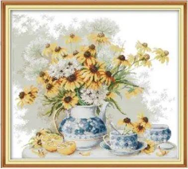 Набір для вишивання за нанесеною на канву схемою "Daisies and blue and white porcelain"AIDA 14CT printed 48*43см